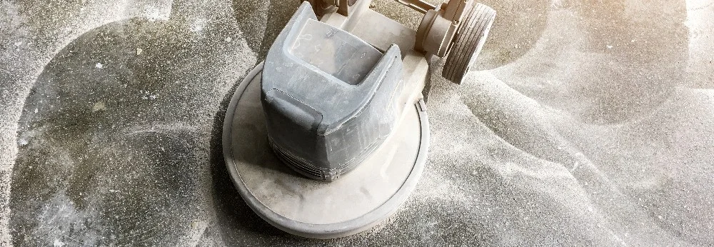 Poliermaschine auf Betonboden